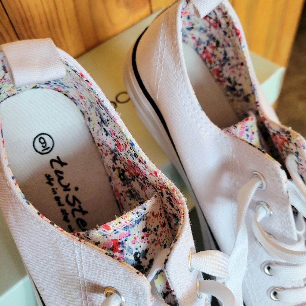 New Twisted Kix Canvas Sneakers - Picture 2 of 3